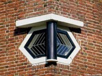 Hoekraampje met geveerd glas in lood.
<br/>
Gert-Jan Lobbes, juli 2019